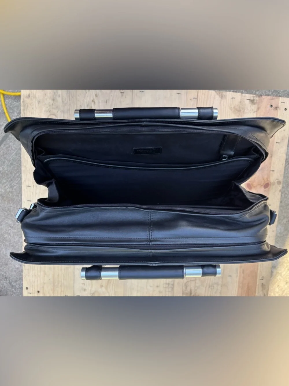 Zero Halliburton Black Leather 17” Expandable Briefcase Business Bag
